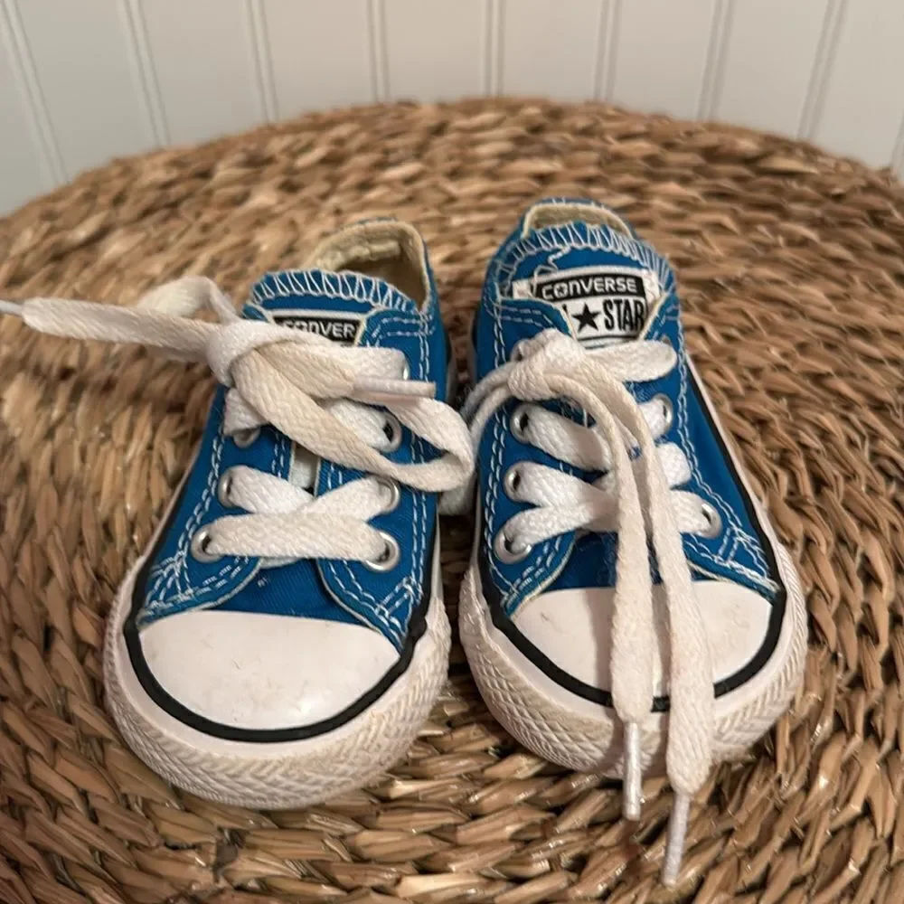Infant Kids Converse Low Top Bright Blue Sneakers Size 5 - Good Condition